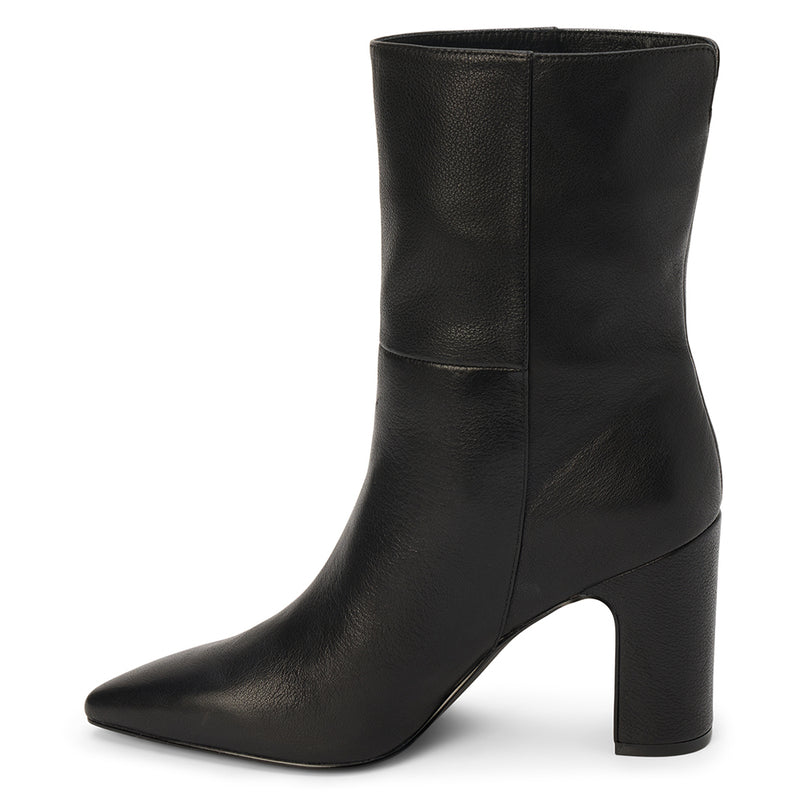 Celeste Heeled Boot – Matisse Footwear – Black leather boot with pointed toe and high block heel.