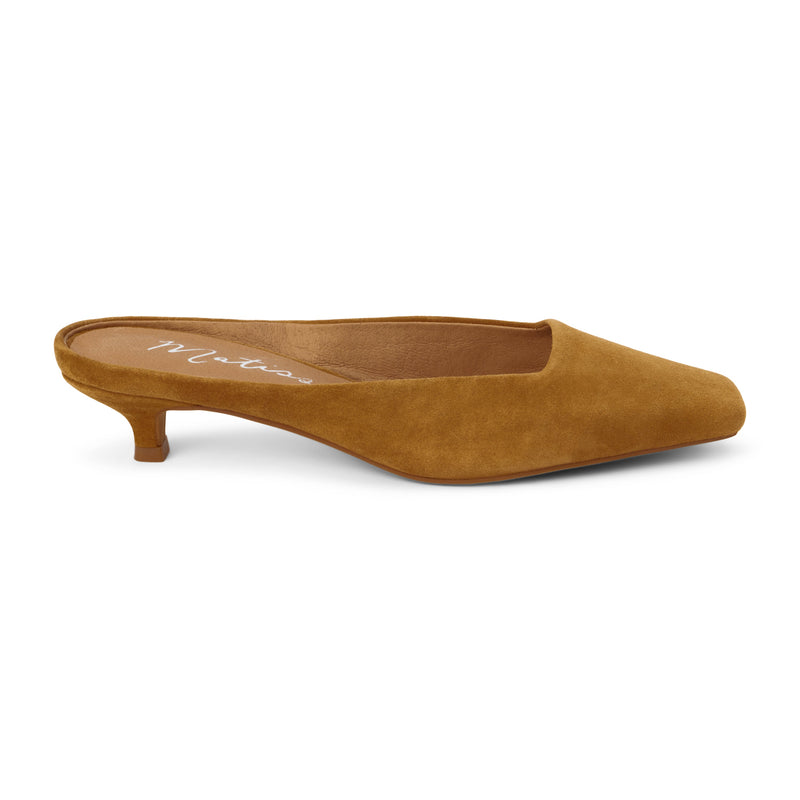 Classy Heeled Mule – Matisse Footwear – Golden brown suede mules with a softly squared toe and a petite kitten heel. A refined silhouette that adds understated elegance to everyday looks or evening edits.