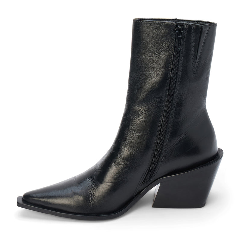 Cleo Ankle Boot – Matisse Footwear – Black leather boot with pointed toe, mid-height shaft, and sculpted western heel.