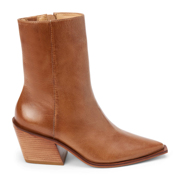 Cleo Ankle Boot – Matisse Footwear – Tan leather ankle boot with pointed toe, mid-height shaft, and sculpted western heel.