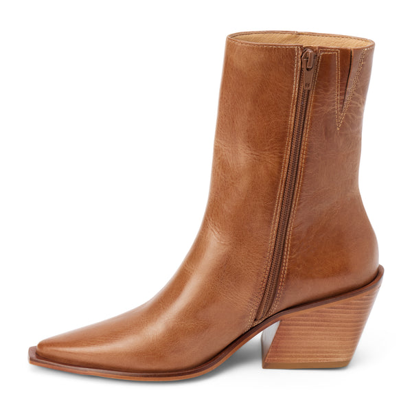 Cleo Ankle Boot – Matisse Footwear – Tan leather ankle boot with pointed toe, mid-height shaft, and sculpted western heel.