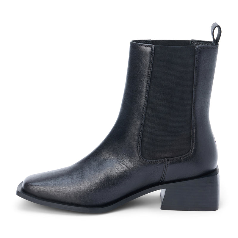 Effie Chelsea Boot – Coconuts by Matisse – Black leather Chelsea boot with elastic side panels and stacked wood heel.