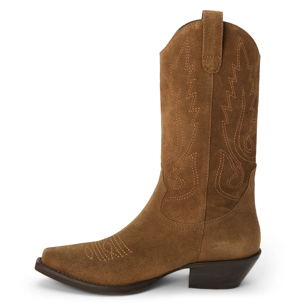 Gaucho Western Boot – Coconuts By Matisse – Brown suede mid-calf boots with classic Western stitching, pull tabs, and a pointed toe. A timeless cowboy silhouette made for everyday edge and effortless cool.