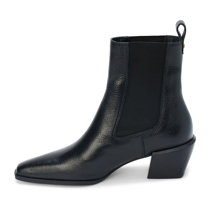 George Chelsea Boot – Matisse – Black leather ankle boot with stretch side panels and sculpted block heel.