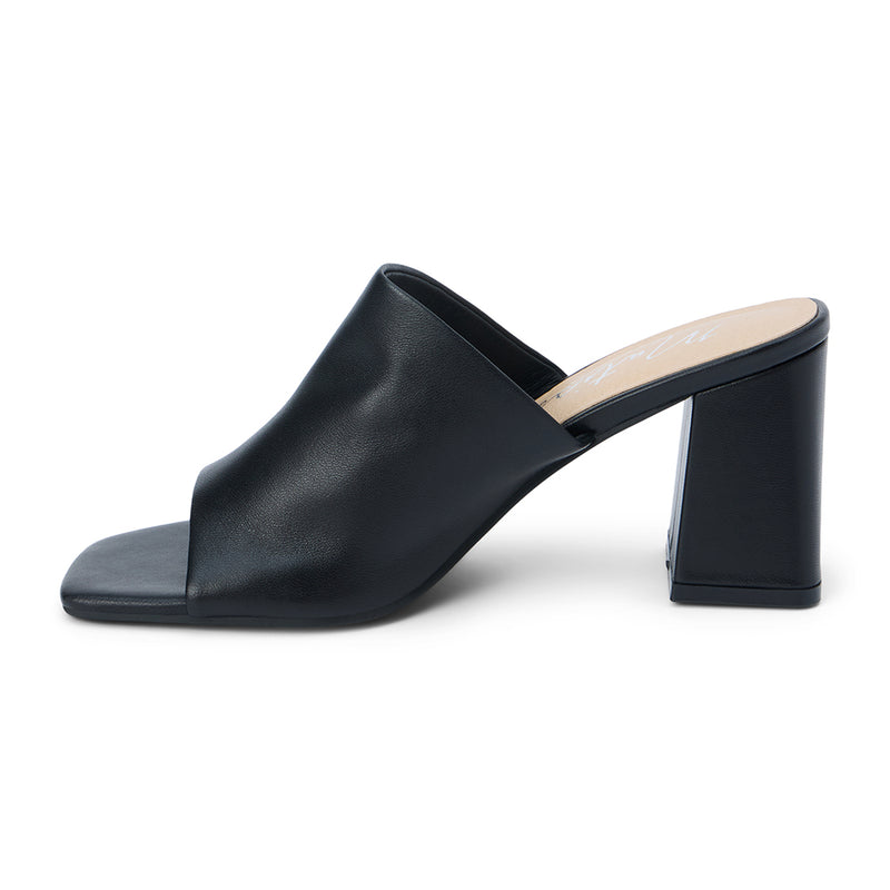 Kensington Heeled Sandal – Matisse Footwear – Black leather sandal with a wide vamp strap, open square toe, and chunky block heel. A modern minimalist silhouette perfect for everyday polish or occasion wear.