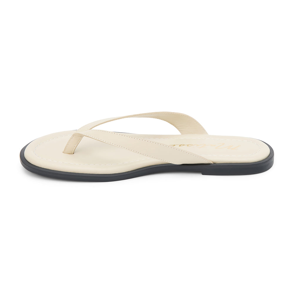 Leo Flip Flop Sandal – Matisse Footwear – Ivory leather flip flop sandals with cushioned footbed, wide thong strap, and sleek black sole. A laid-back yet refined essential for casual summer comfort.