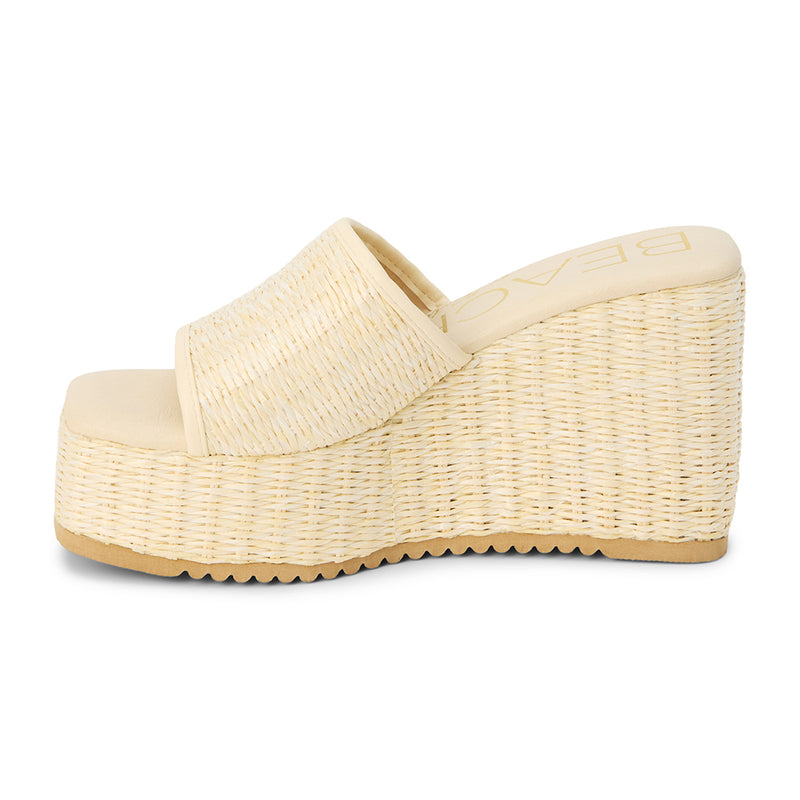 Marche Wedge Sandal – Beach By Matisse – Ivory woven raffia platform wedges with a wide single strap and sleek silhouette. A lightweight, vacation-ready style for effortless height and all-day comfort.