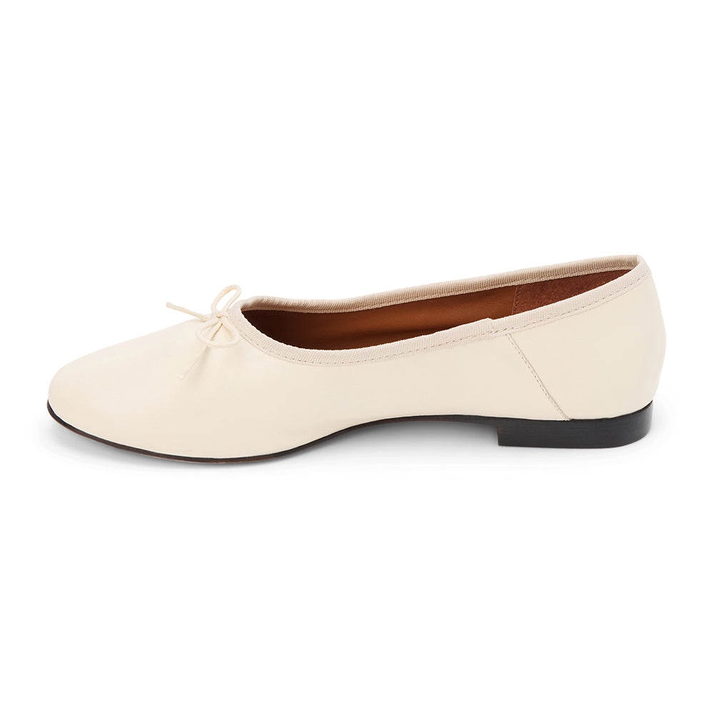 Marie Ballet Flat - Lenore by Matisse - Ivory leather ballet flats with a classic round-toe silhouette, delicate bow detail, and padded leather insole. A timeless essential for effortless everyday elegance.