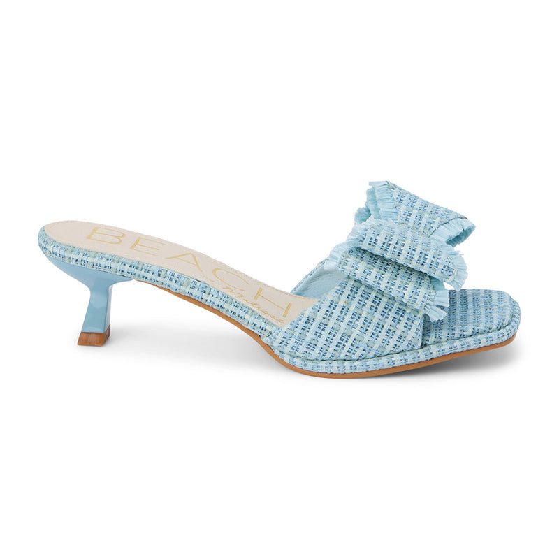 Penelope Heeled Sandal – Beach By Matisse – Powder blue raffia kitten heels with a flared heel and oversized layered bow detail. A playful yet polished slide for garden parties, brunches, and summer soirées.