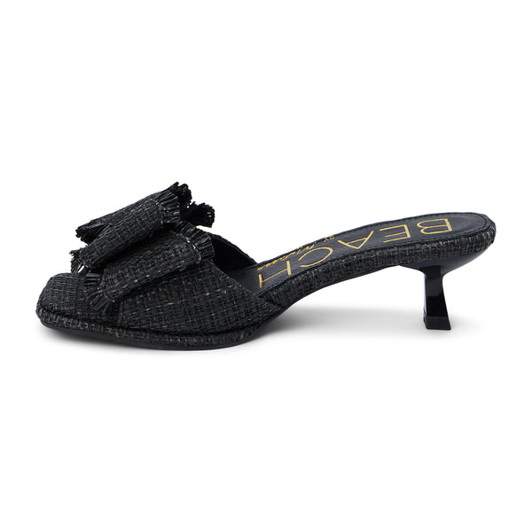 Penelope Heeled Sandal – Beach By Matisse – Black raffia kitten heels with a flared heel and oversized layered bow detail. A playful yet polished slide for garden parties, brunches, and summer soirées.