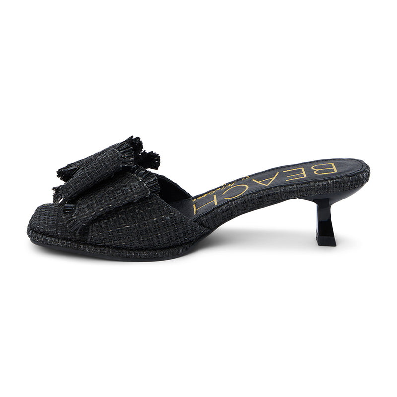 Penelope Heeled Sandal – Beach By Matisse – Black raffia kitten heels with a flared heel and oversized layered bow detail. A playful yet polished slide for garden parties, brunches, and summer soirées.