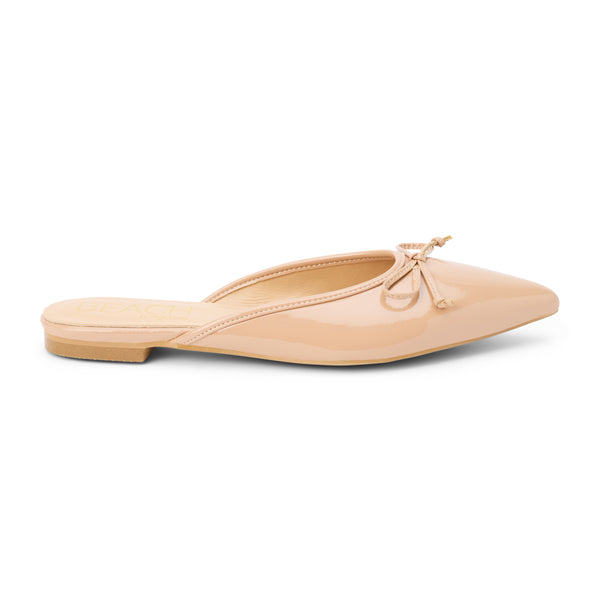 Reggie Vegan Pointed Toe Mule – Beach by Matisse – Beige faux patent leather flat mule with pointed toe and petite bow detail.