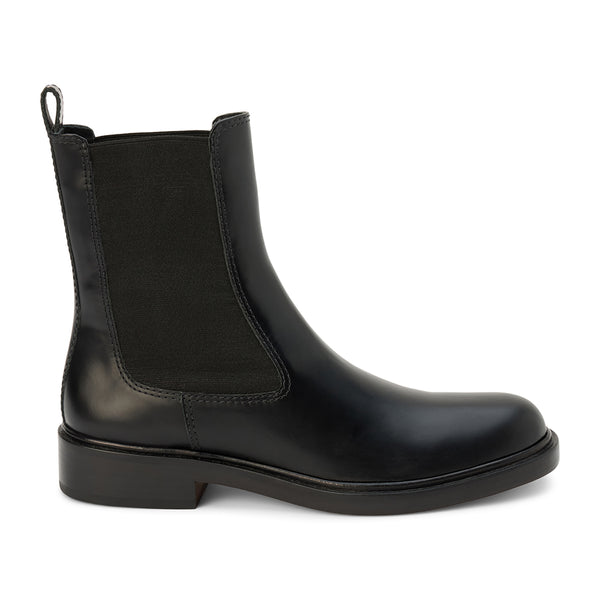 Thomas Chelsea Boot – Lenore by Matisse – Black leather ankle boot with elastic side panels and classic round toe silhouette.