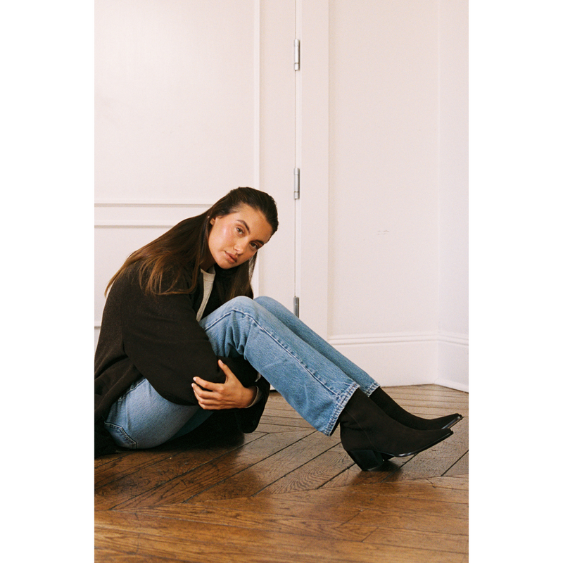 Caty Ankle Boot – Matisse Footwear – Brown suede western-inspired boot with pointed toe and stacked heel.