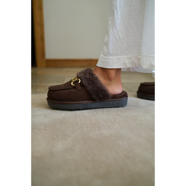 Davos Vegan Lounge Mule – Beach by Matisse – Dark brown faux suede mule with cozy shearling lining and gold horsebit hardware.
