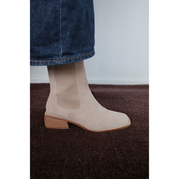 Effie Chelsea Boot – Coconuts by Matisse – Light beige suede Chelsea boot with elastic side panels and stacked wood heel.