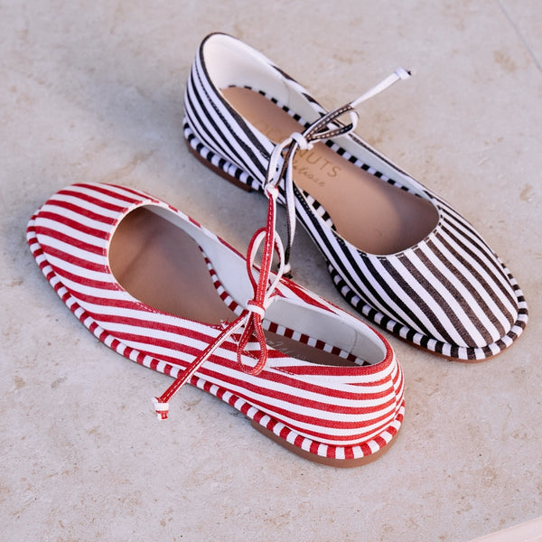 Gerry Ballet Flata – Coconuts By Matisse – Striped ballet flat with a rounded toe, delicate crossover tie, and classic bow detail. A playful take on nautical style with feminine charm and everyday ease.
