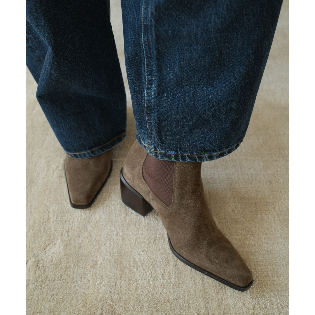 George Chelsea Boot – Matisse – Taupe suede ankle boot with stretch side panels and sculpted block heel.