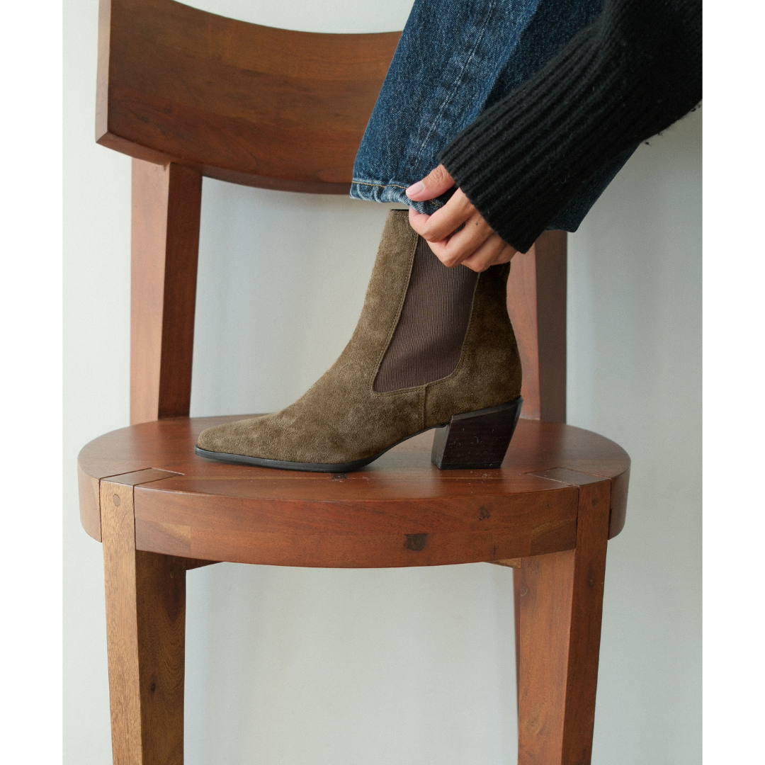George Chelsea Boot – Matisse – Taupe suede ankle boot with stretch side panels and sculpted block heel.