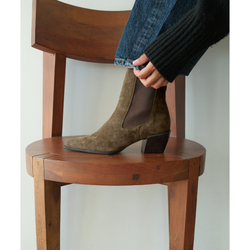 George Chelsea Boot – Matisse – Taupe suede ankle boot with stretch side panels and sculpted block heel.