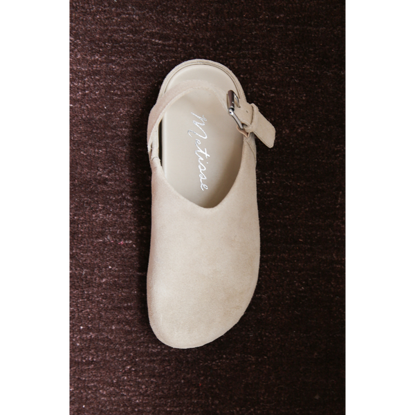 Otto Slingback Clog – Matisse – Light beige suede closed-toe clog with adjustable slingback strap and low-profile sole.