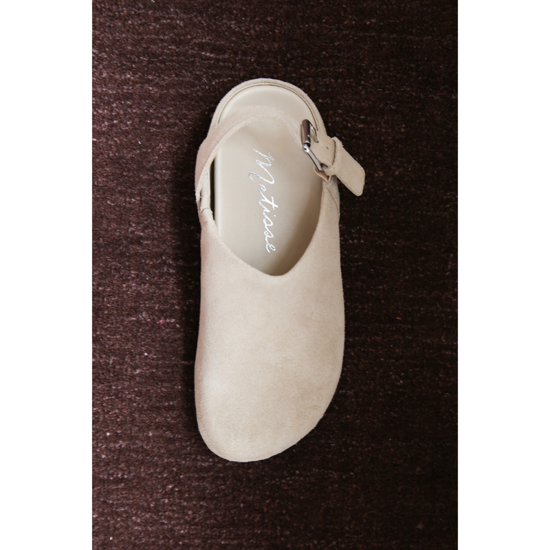 Otto Slingback Clog – Matisse – Light beige suede closed-toe clog with adjustable slingback strap and low-profile sole.