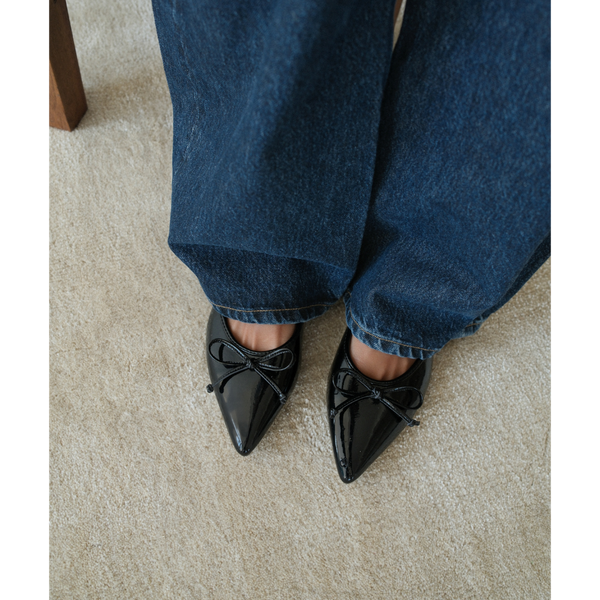 Reggie Vegan Pointed Toe Mule – Beach by Matisse – Black faux patent leather flat mule with pointed toe and petite bow detail.