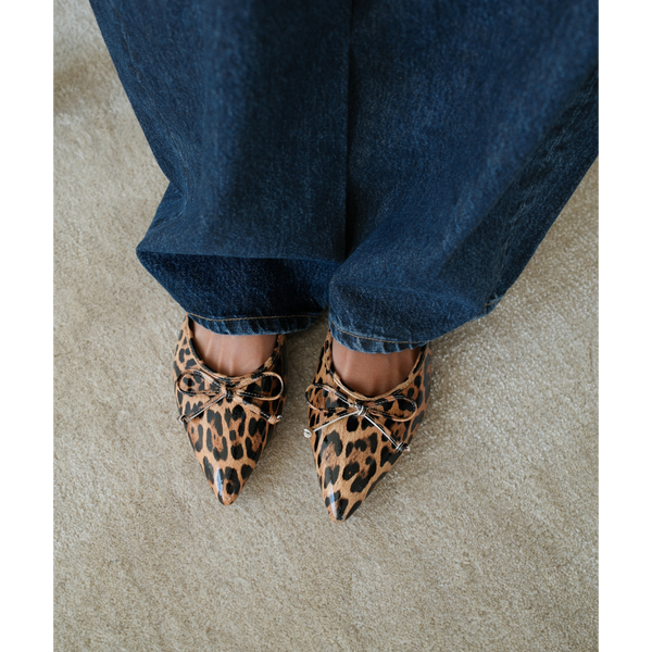 Reggie Vegan Pointed Toe Mule – Beach by Matisse – Faux patent leather leopard print flat mule with pointed toe and petite bow detail.
