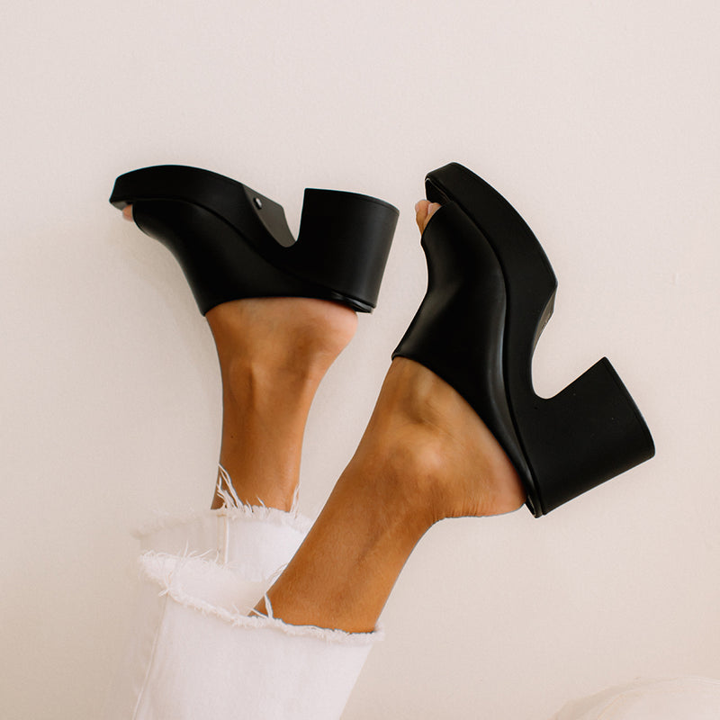 faye-platform-heel-black