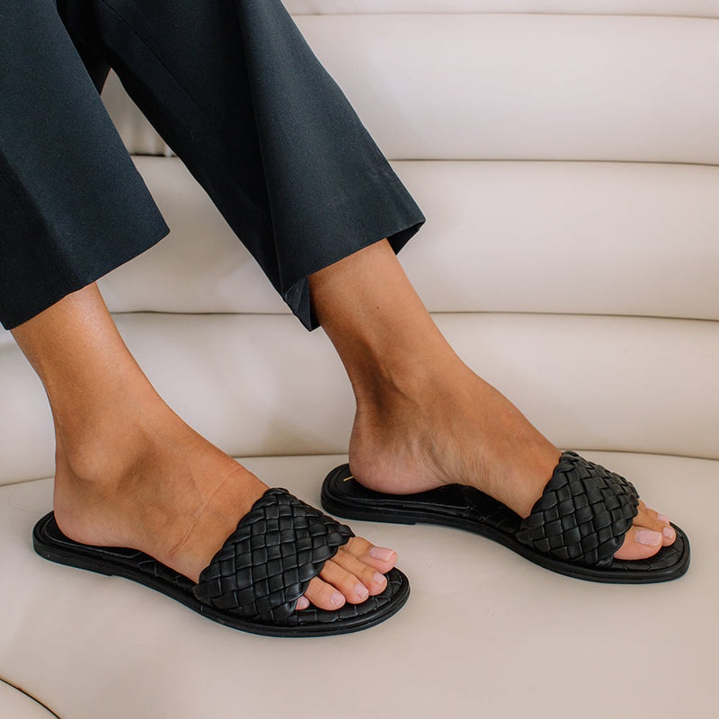 shana-slide-sandal-black